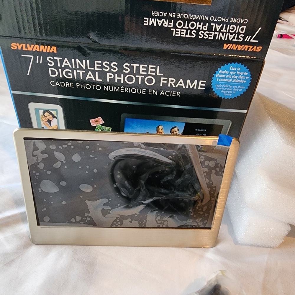 Sylvania 7" digital photo frame.